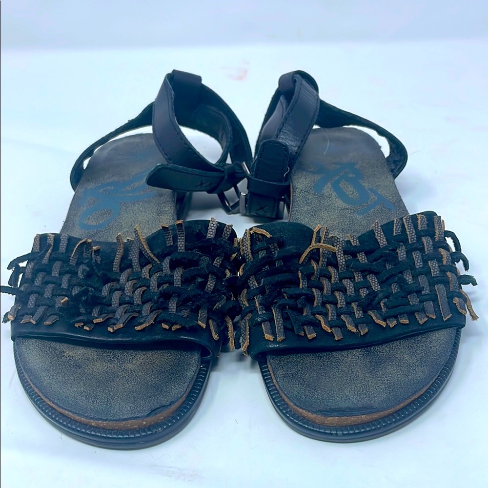 OTBT Black Voyage Leather Woven Sandals Size 7 Excellent Condition